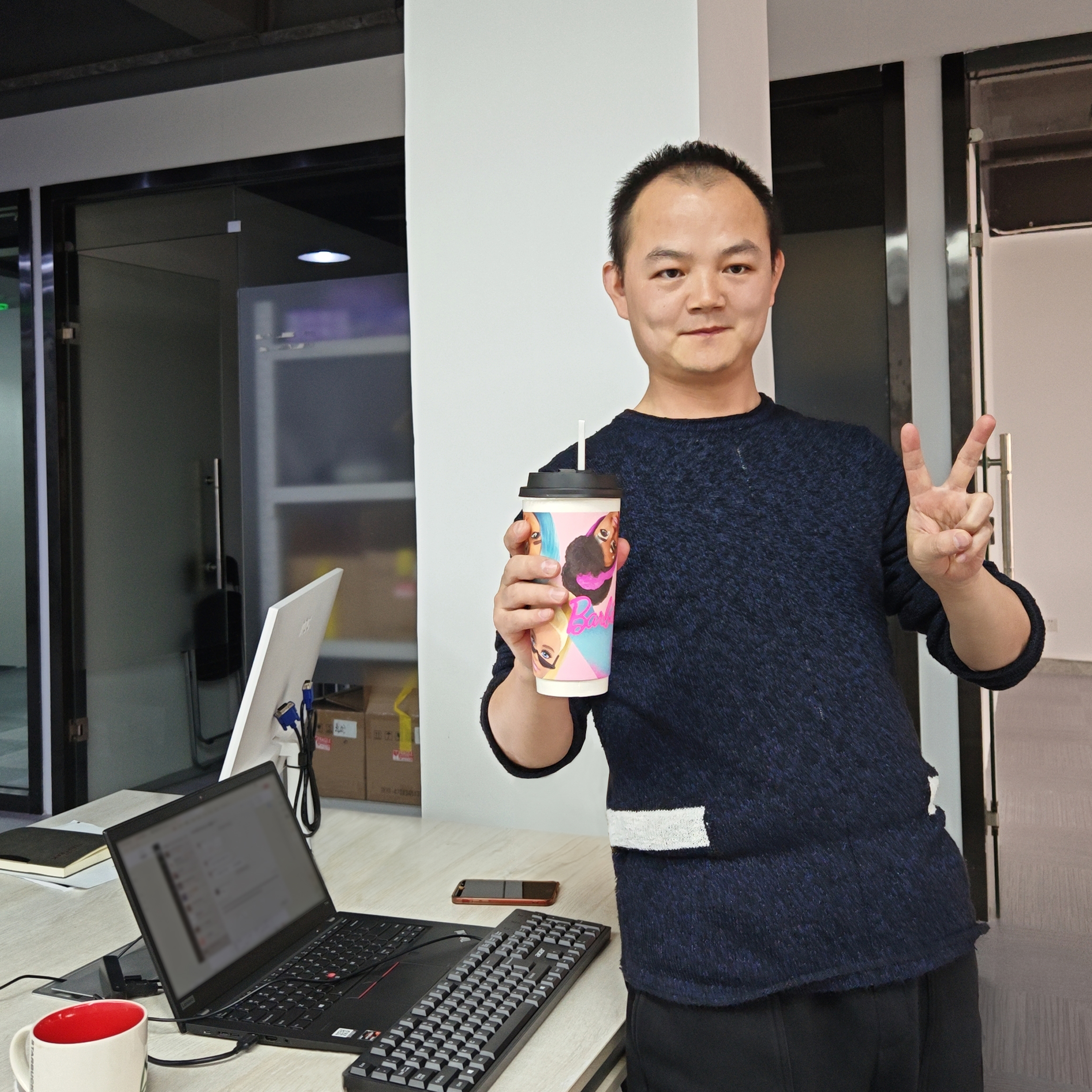 姚庆发（Wire Yao）带领国家经理庆祝 TEEPTRAK 新办事处开业。