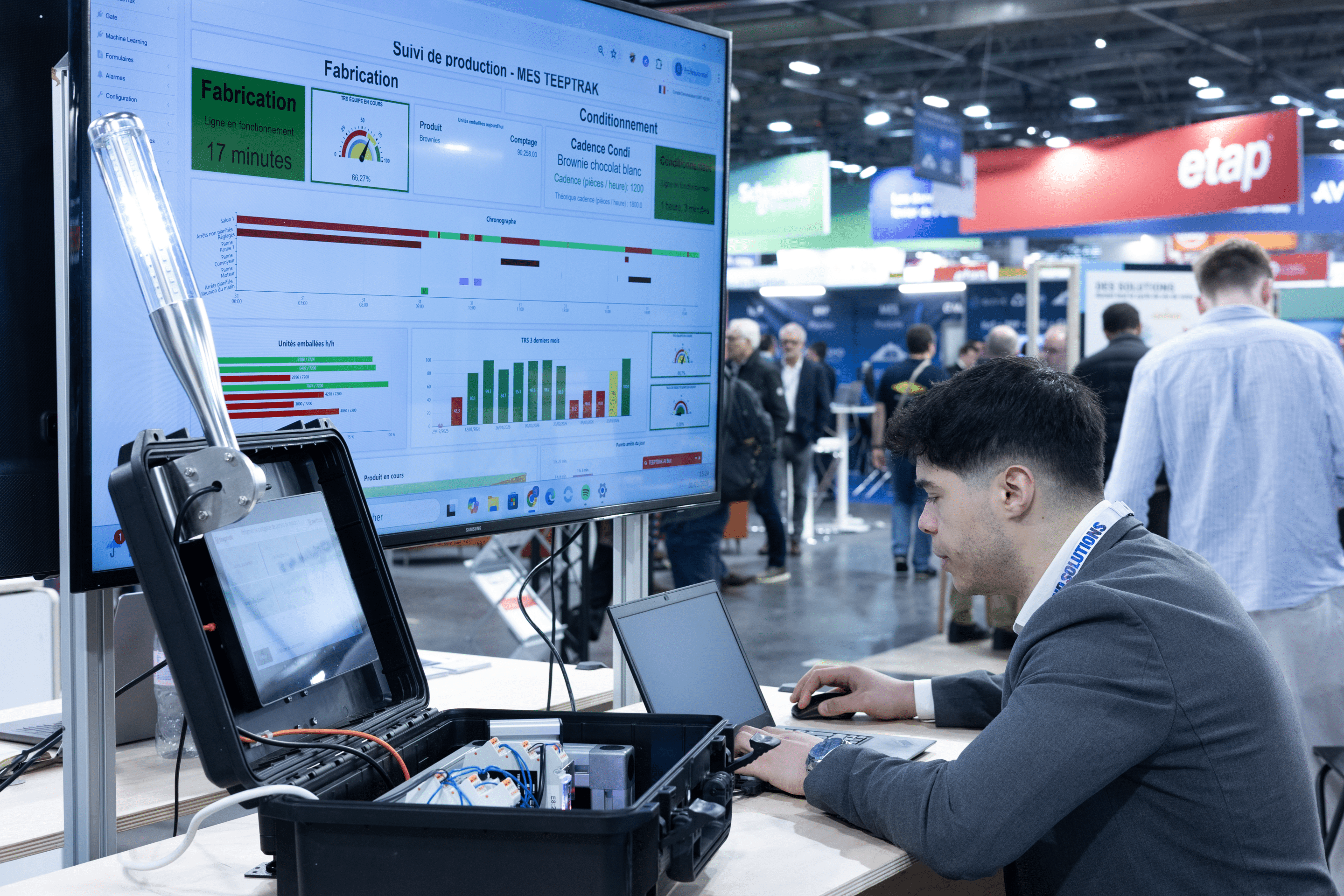 Équipe TEEPTRAK au salon Global Industrie 2026 — démonstration OEE en temps réel